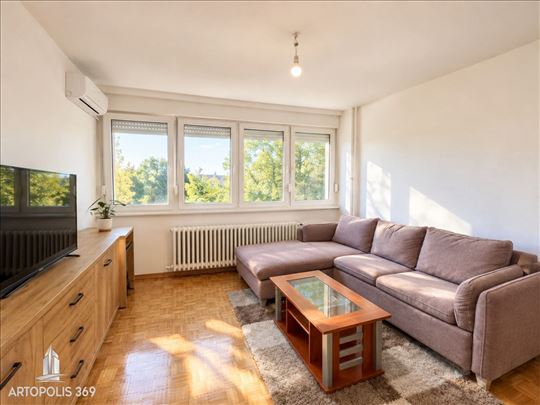 Renovirana i kompletno nameštena garsonjera na VPR