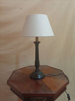 Stilsko stona lampa od masivnog mesinga