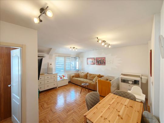 Trosoban stan na prodaju, Centar, 57m²