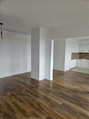 Uknjižen Renovira Odmah Useljiv Stan 78m2 