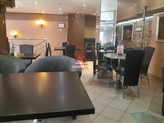 Ulični lokal - 84m2 - Adamovićevo Naselje