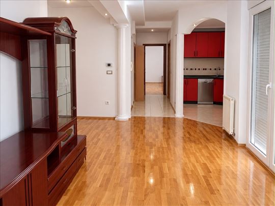 Voždovačka crkva, 3.0 uknjizen stan 62m2