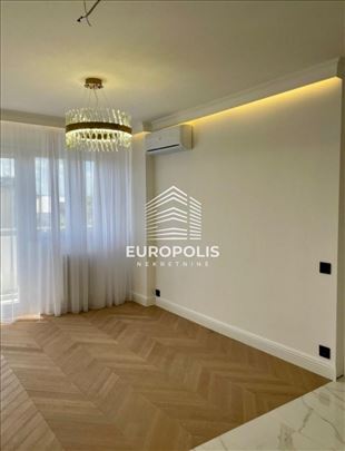 Vračar, lux renoviran stan, terasa 8 m², lift