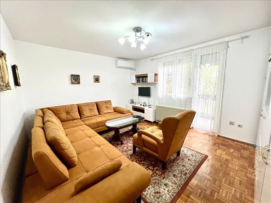 Zemun polje, 2.0, renoviran,51m2 + ostava + garaža