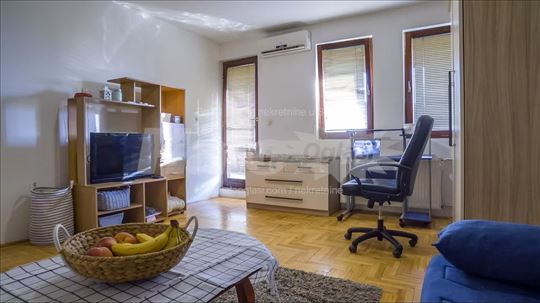 Beograd,Borca, 57m2 D. divizije,Centar V, namesten