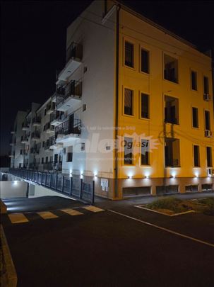 Dvoiposoban stan 75m2, Batajnica centar