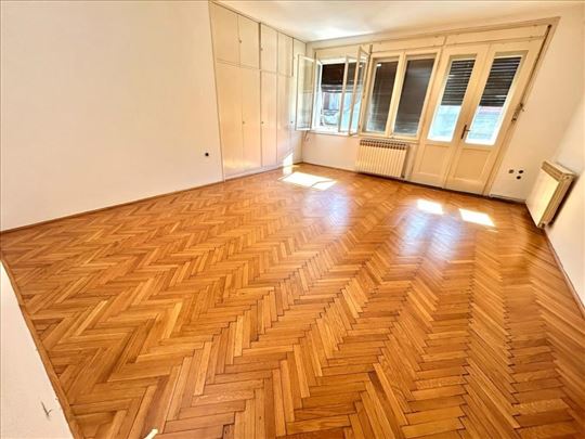 Gornji Dorćol 85m2,dve spavaće,nenamešten ID#2983