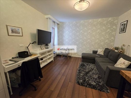 Lux 1.0 stan kod Hrama sa garažom