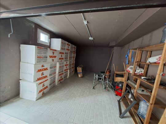 Na prodaju garaža na Zlatiboru-Naselje Golija