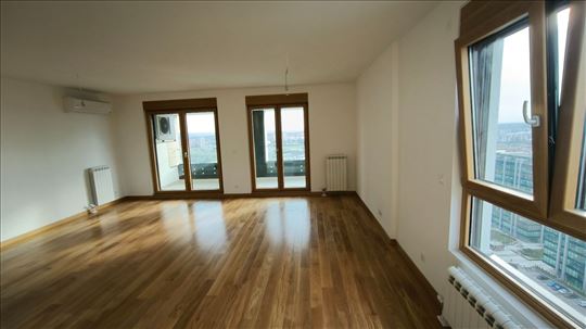 Nov, Lux,165 m2 ,Garažno mesto,Bez buke, Svetao