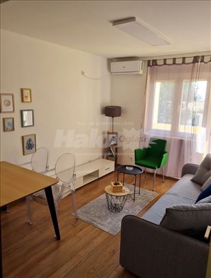 Stan u Herceg Novom- Topla- 200m od mora