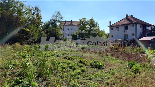 Top lokacija Resnik – 9.6 ari, blizu vrtića, škole