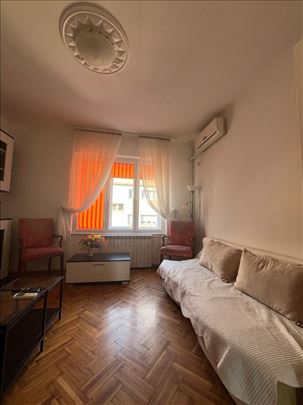 Vračar-Novopazarska-35m2-T-jednoiposoban-namešten