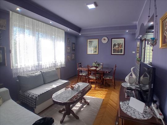 Kuca Stara Pazova 200m2 na 5,6a sredjena eg