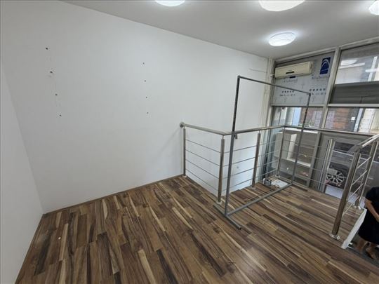 Lokal na prometnoj i vidljivoj lokaciji – Hadži Đe