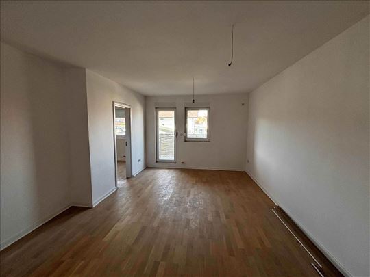 Odlicna prilika 2.0 40m2 vpr/5