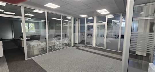 Poslovni prostor 250m2, kod AirPort City, Parking