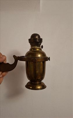 Prodajem staru brodsku mesinganu petrolejsku lampu