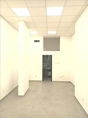U samom centru odličan lokal 25m2+ 2m2 ID#11341
