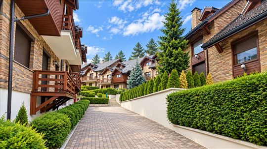 Zlatibor 1000, 3.5, 90 m2 sa dvorištem i garažom