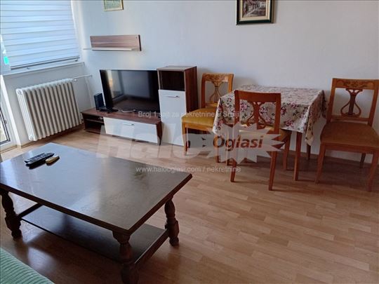 Izdajem 1.5 stan Ustanička