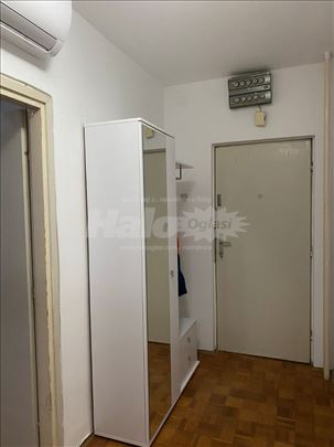 Izdajem stan u naselju Sava Kovačević Zemun