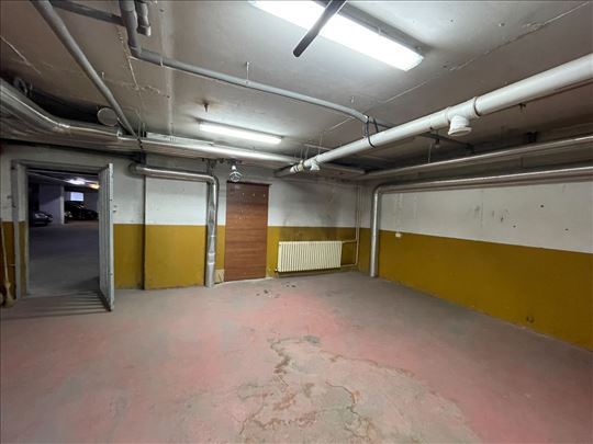 Magacin, ugao Ustaničke i Bulevara, 51m2, uknjižen