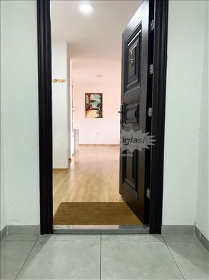 Na prodaju stan u centru Rume