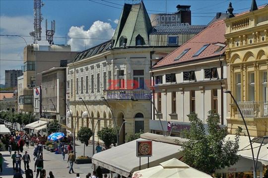 Pešačka zona, poslovna zgrada