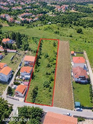 Plac za izgradnju kuća u nizu, 15 minuta od centra