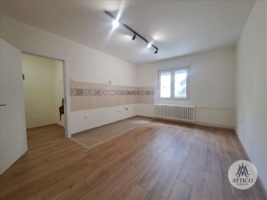 Renoviran jednoiposoban stan na prodaju – Bulevar