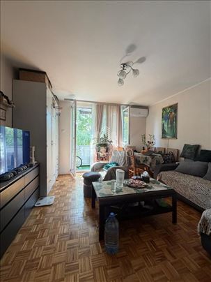 Renoviran stan 30m² + 5m2 - Zemunska preko puta Li