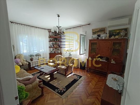 Senjak, 67m2, trostran
