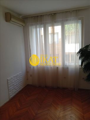 Stari grad, blizu Politike 50m2
