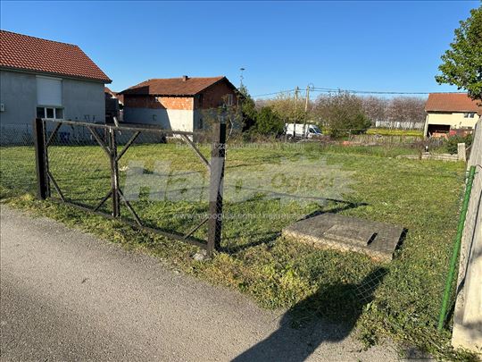 Surčin, plac 5 ari, građevinsko zamljište