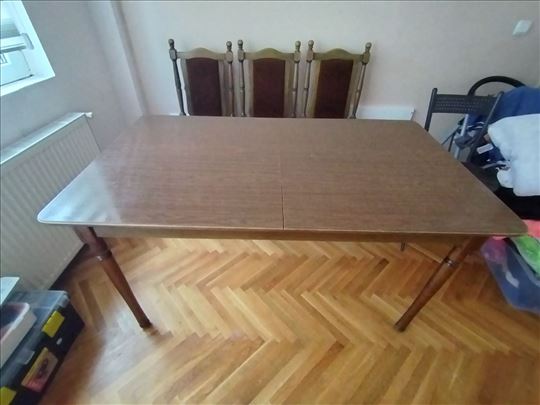 Trpezarijski sto na razvlacenje