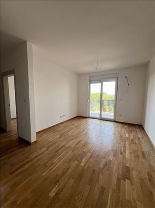 Useljiv dvosoban stan 44 m² sa parking mestom