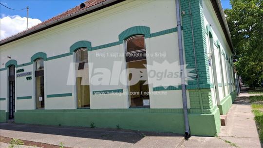 Velika porodična kuća 237m²+pomoćni objekat 120m²