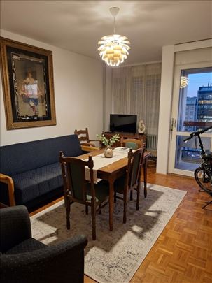 Blok 23. Odlican trosoban stan na najtrazenijoj lo