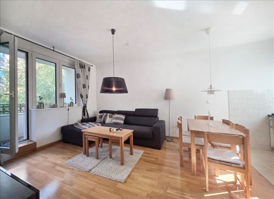 Dvosoban stan, 49 m2, garažno mesto