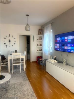 Elegantan trosoban stan novogradnja