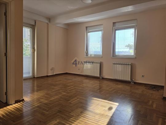 Izdaje se 3.0 stan, Gospodara Vučića, garaža