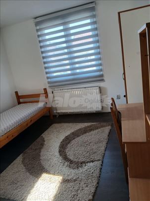 Izdajem sobu u Vašarištu