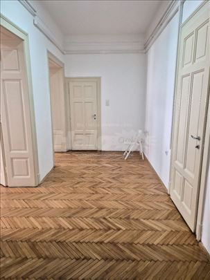 Izdajem stan 76 m² – idealan za poslovni prostor