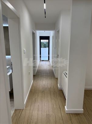 Kompletno renoviran stan 64m2 + terasa 20m2