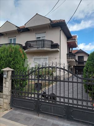 Luksuzna kuća 360m² na 3.72 ara, Gradska Bolnica