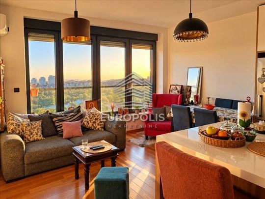 Penthouse 83m2, 3 spavaće sobe, 2 kupatila, panora