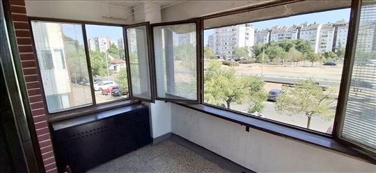 Trosoban 72m² blizu keja, Blok 72 – Novi Beograd