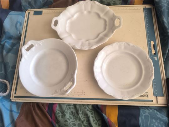 3 razlicita porcelanska tanjira,stara 100 godina