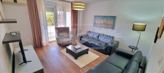 Exkluzivan dvoiposoban stan kod Kalče
